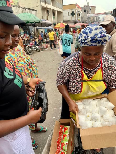 Une vendeuse soutenue par l'action Foods Sharing CB